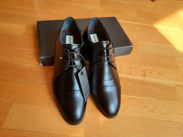 Ayaqqabılar: Pierre Cardin brendinə məxsus qara rəngli, dəri ayaqqabı. TƏZƏDİR — 6