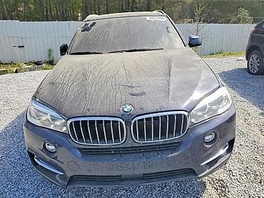 BMW X5 xDrive40e (eDrive) hibrid SUV - Gövdə: iri ölçülü premium SUV