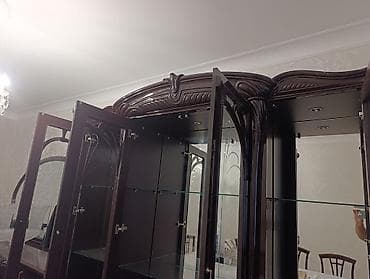 Klassik vitrin/dolu bufet - Material: tünd qəhvəyi ağac fakturalı