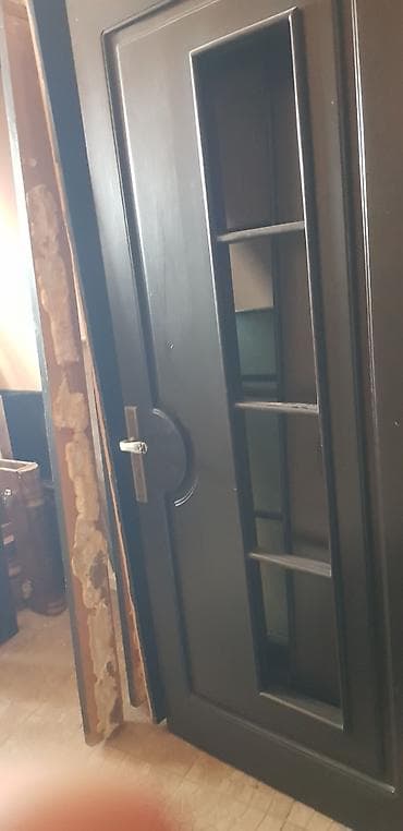 obşivka taxta: 4 ədəd taxta qapı zamokları üstündə.1 taxta qapının qiyməti 65 — 3