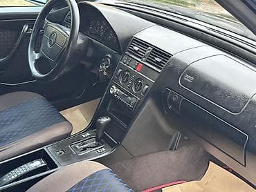 mersedes w204: Mercedes-Benz C-Class: 1.8 l | 1995 il Sedan — 10