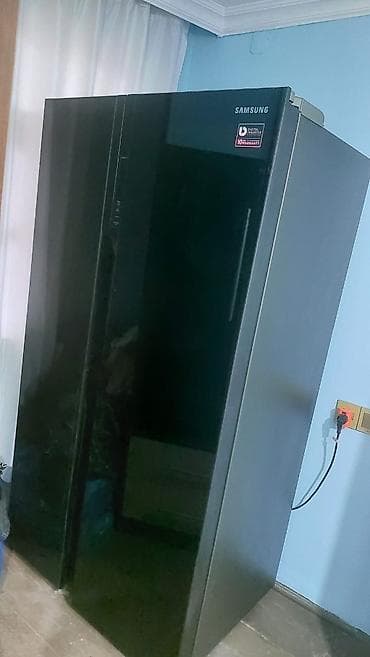 2 qapılı Samsung Soyuducu Satılır, rəng - Qara