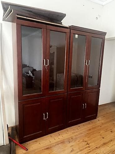 Klassik üslubda vitrinli şkaf - Material: ağac əsaslı (tünd qəhvəyi