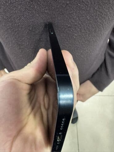 телефон fly e: Məhsul: Smartfon (qara rəng) Xüsusiyyətlər və dizayn: - Düz kənarlı — 4