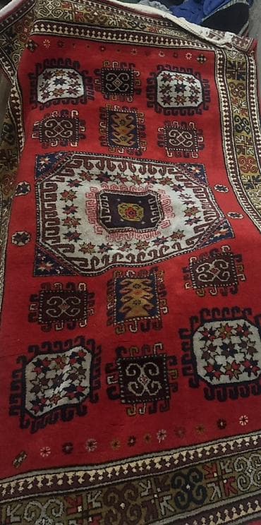 Qədim üslublu Azərbaycan xalçası - Tip: Əl işidir, yundan toxunma