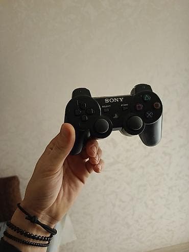 Məişət texnikası: Məhsul: Sony PlayStation 3 (PS3) Slim konsolu və orijinal DualShock 3 — 1