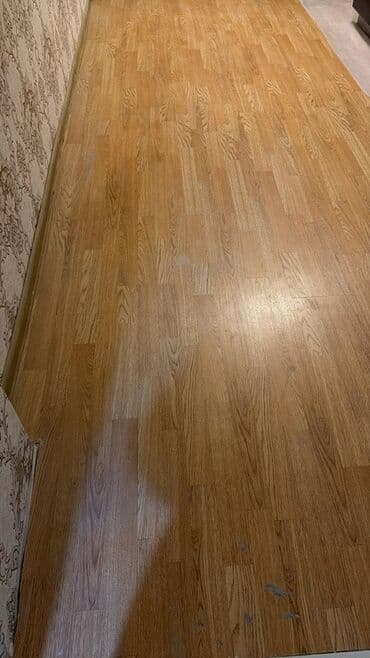 Maye divar kağızları: Usten cixmadi seligeli laminat 1 kv 5 man verilir 30-35 kv var — 1