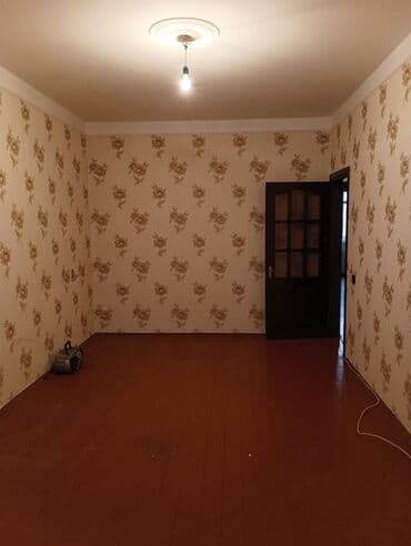 kiraye evler qaracuxur: Mənzilin təsviri: - İşıqlı otaq: Divar kağızlı, tavan rozetkası və — 1