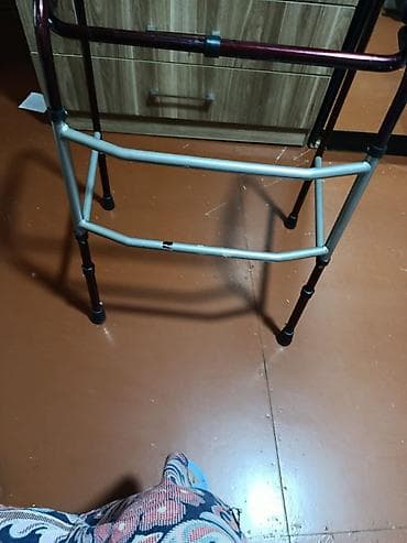 Yerimək üçün arabalar, çəliklər, əsalar, rollatorlar: Gəzinti çərçivəsi (walker) - Material: yüngül alüminium konstruksiya — 2