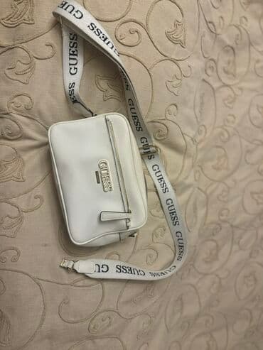 Çiyin çantası, Guess