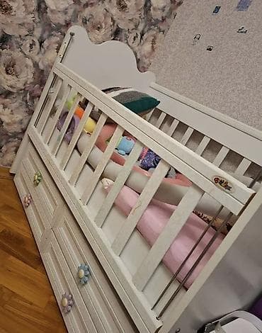 yan bardak: Oğlan və qız üçün, Dördbucaq, Beşik, Dəst ilə, Matras ilə, Yellənmə mexanizmsiz — 2