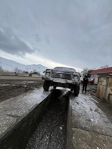 vaz kuza: Lada Niva (VAZ 2121) yolsuzluq avtomobili - Kuzov: 3 qapılı, kompakt — 3