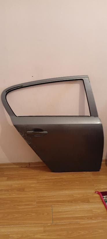 avtomobil şüşələrinin satışı: Məhsul: Avtomobilin arxa sol qapısı (sedan/hetçbek tipli kuzova uyğun) — 1