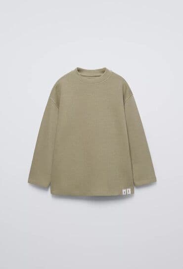 Manejlər: Zara 13-14 yaş Tərkib: - Oversize kəsimli svitşot – yuvarlaq yaxalı — 4