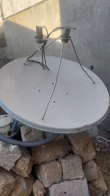 Peyk anten sistemi - Dairəvi metal güzgü (təqribən 90–100 sm diametr)