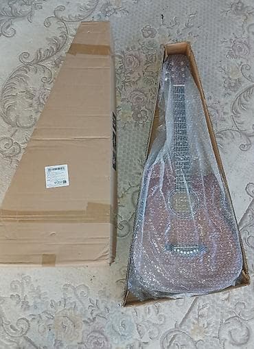 saat usaq: Uşaq üçün alınmış gitaradır, demək olar ki, istifadə olunmayıb. Yeni — 3