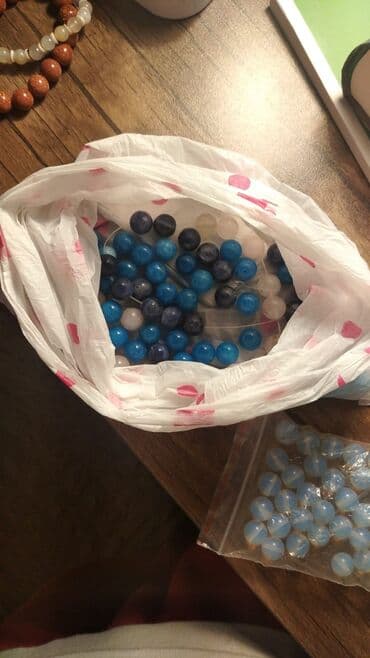 Eynəklər: Qolbağlar təbii daşlardan. qiymət daşa və ölçüyə gorə. Muncuq dəsti – — 8