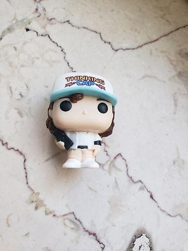 Funko Pop üslublu mini vinil fiqur. - Başında “Thinking Cap” yazılı