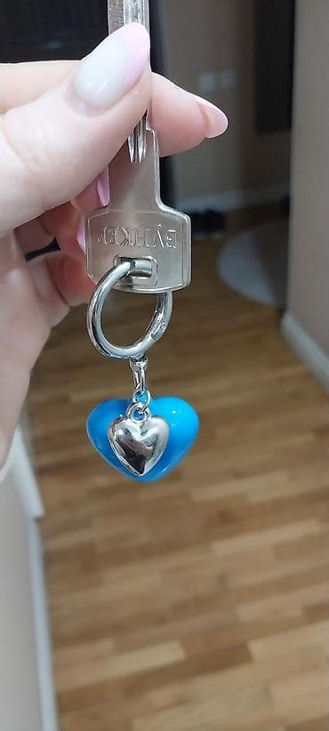 Açar asqısı – ürək formalı - Dizayn: iki asqıdan ibarət ürək motivi –