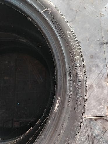 tekerler type 1: Continental markalı avtomobil şinləri. Şinlərin yan hissəsində — 2