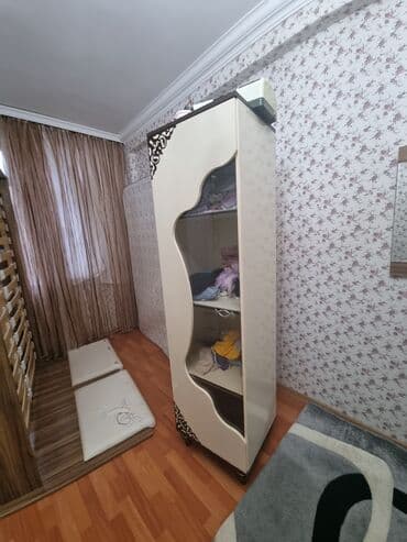 servant: Şkaf
Polka
Servant
şüşəsi qırılıb — 2