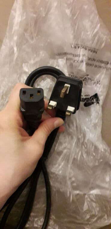 kabel internet: Kompüter bi̇rləşdi̇ri̇ci̇ kabellər 12 dənə var. Bi̇ri̇ 3 manata — 4