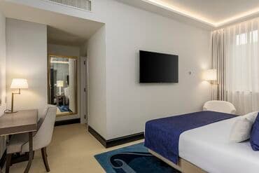 nərmanov: Otel bir gun 15 azn Hostel bir gun 10 azn Global Hotel Baku**** Bir — 3