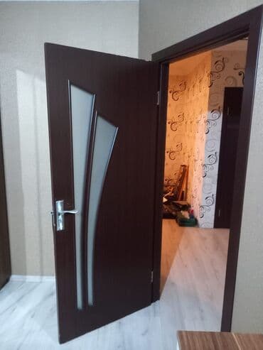 Qonaq otağı üçün İşlənmiş Otaq qapısı 80x200 sm Naliçnik ilə, Zəmanətsiz, Ünvandan götürmə