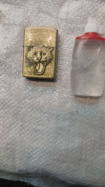 Toy paltarları və aksesuarları: Metal benzİNli çaxmaqdaşı alışqan + yanacaq butulkası - Korpus — 1