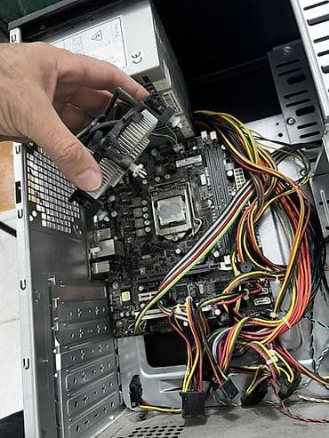 Korpuslu kompüter (Compass brendli kasa) – hissələri ilə Texniki