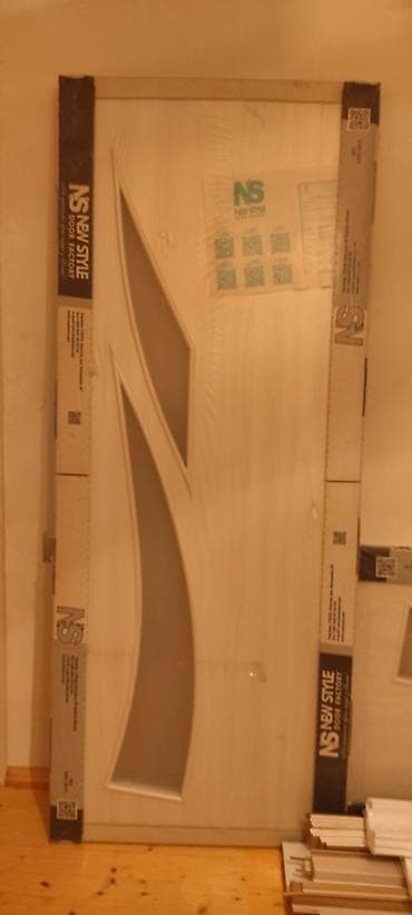 NS New Style brendinə məxsus, açıq rəngli taxta görünüşlü, buzlu