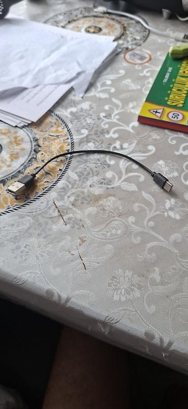 Elektronika: Tam simsiz qulaqlıq dəsti - Rəng: qara - Qapaqlı şarj qabı ilə gəlir; — 2