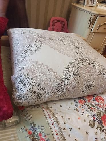 Böyük ölçülü dekorativ yastıq - Material: Yumşaq parça, nazik naxışlı