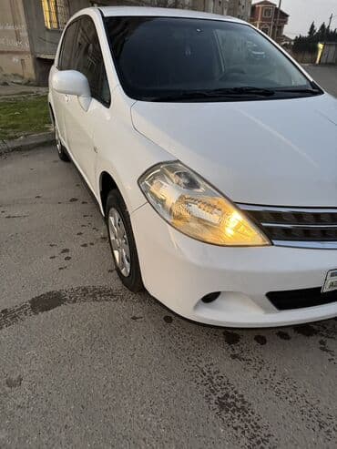 Digər nəqliyyat: Nissan Tiida sedan – ağ rəng, avtomatik ötürmə. Xarici və daxili: - — 7