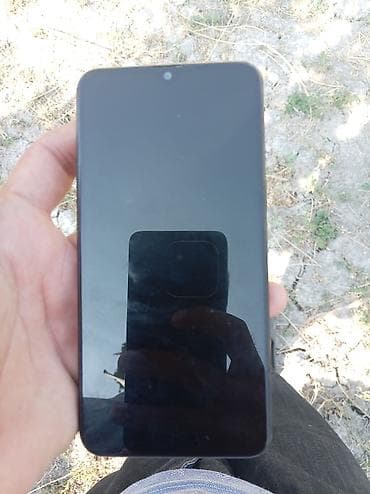 Smartfon – qara rəng - Ekran: tam ekran dizayn, ön kamera üçün