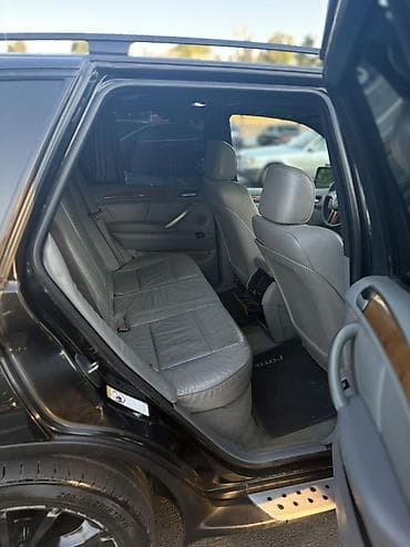 bmw salonu: BMW X5 (E53) – qara rəng, tam ölçülü premium SUV Texniki və dizayn — 9