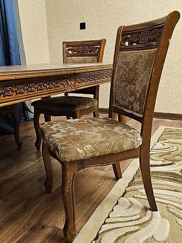 ustol: Klassik üslubda yemək otağı dəsti. 1 ədəd düzbucaqlı stol + 6 ədəd — 4