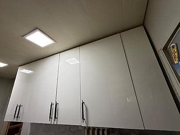 kuhna mebelleri: Ağ rəngli müasir mətbəx mebeli dəsti - Yuxarı və aşağı şkaflardan — 4