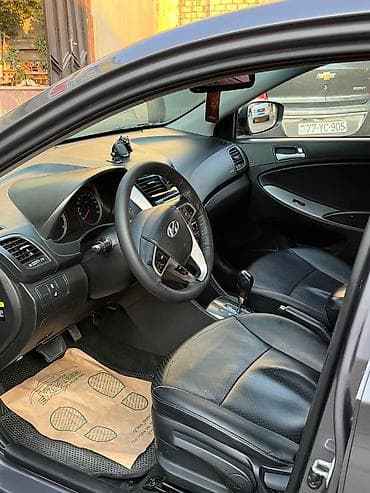 hundai disk: Hyundai Accent sedan - Kuzov: 4 qapılı sedan, boz rəng - Mühərrik — 5