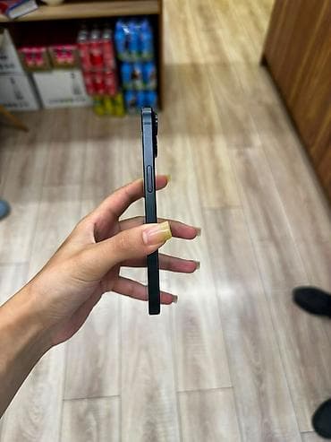 iphone 15 satilir: IPhone 15, 256 GB, Black Titanium, Barmaq izi, Face ID — 5