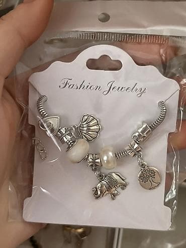 Digər aksesuarlar: Məhsul: “Fashion Jewelry” tematik qolbaqlar Təsvir: - Gümüşü tonlarda — 2