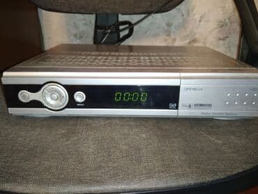 Openbox X-800 modelindən olan rəqəmsal peyk qəbuledicisi. Gümüşü