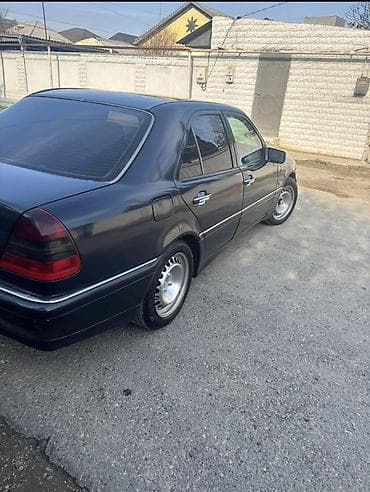 Mercedes-Benz: Mercedes-Benz C-Class: 2.4 l | 1997 il Sedan — 5