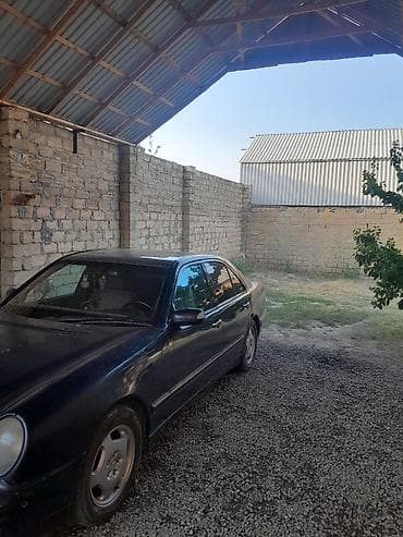 mercedes e220 cdi: Mercedes-Benz E 220: 2.2 l | 1999 il Sedan — 2
