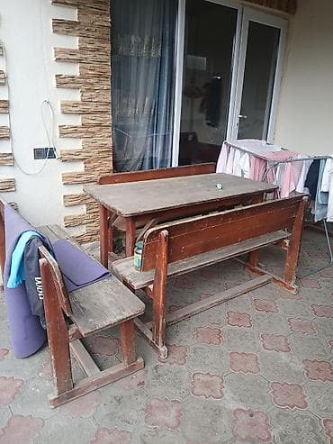 bag mebeli satilir: Dördbucaq masa, Açılmayan, Skameykalar ilə, Taxta — 1