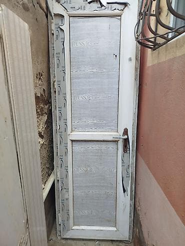 gencede qapi: PVC qapı – ağ rəngdə, klassik dizayn. Xüsusiyyətlər: - Material — 2