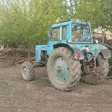 vaz 2107 qara: Belarus MTZ-82 traktor - Rəng: mavi, kabinalı - Ön qoşqu: 4x2 (arxa — 3
