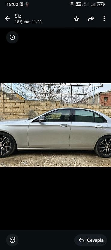 niva şini: Mercedes‑Benz E300 sedan - Kuzov: sedan, gümüşü rəng - Model nişanı — 9