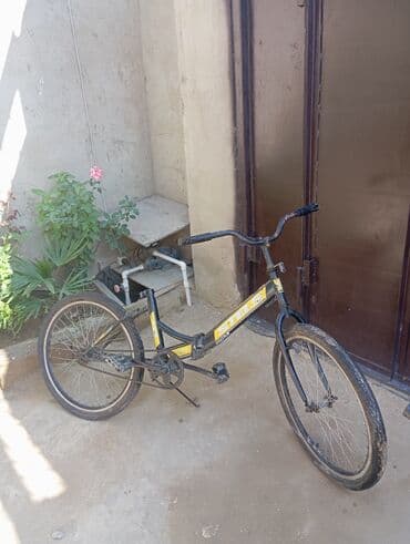 Qara və sarı rənglərdə olan bu velosiped, kənd yolları və şəhər lalafo.az -da Qara və sarı rənglərdə olan bu velosiped, kənd yolları və şəhər