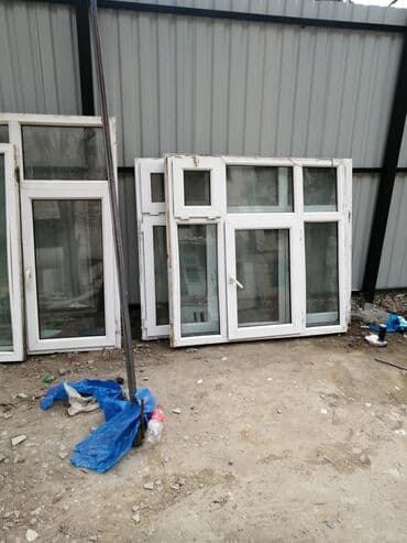 plastik pəncərə şəbəkə: Ağ rəngdə plastik pəncərə. Bu pəncərə, müxtəlif layihələrdə istifadə — 9
